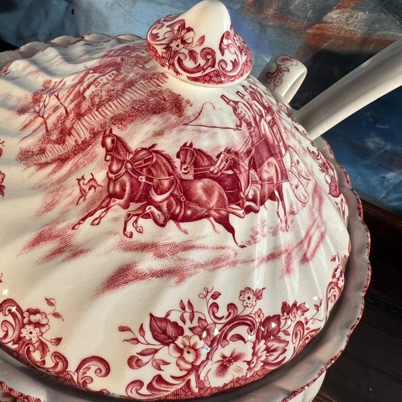 Johnson Bros Coaching Scenes Soup Tureen with lid and ladle. - Picture 5 of 8